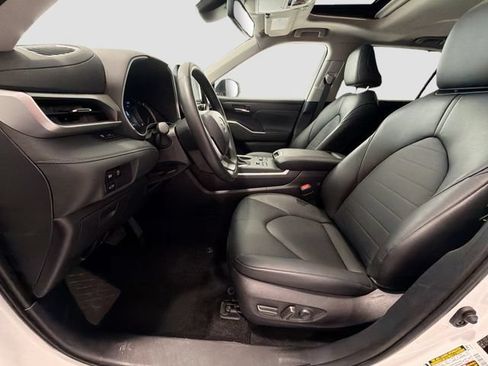 Certified 2026 Toyota Highlander XLE AWD/4WD image 18