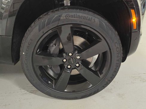 New 2026 Land Rover Defender 130 X-Dynamic SE image 9