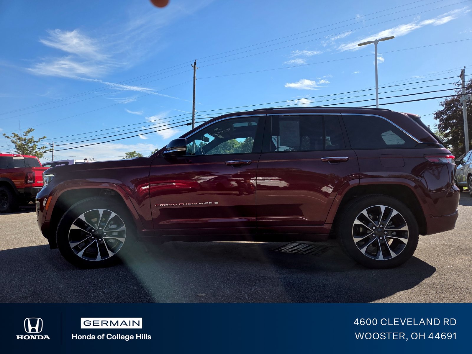 Used 2023 Jeep Grand Cherokee Overland AWD/4WD image 15