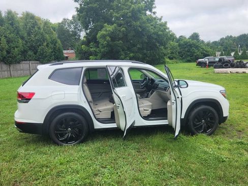 Used 2023 Volkswagen Atlas SE w/ Black Wheel Package AWD/4WD image 11