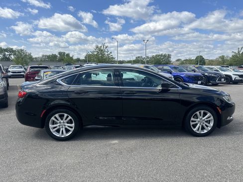Used 2015 Chrysler 200 Limited w/ Convenience Group FWD image 3