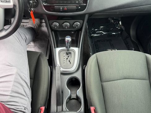 Used 2011 Chrysler 200 Touring FWD image 23