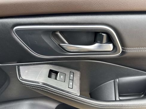 Used 2023 Nissan Rogue Platinum w/ Platinum Premium Package image 14