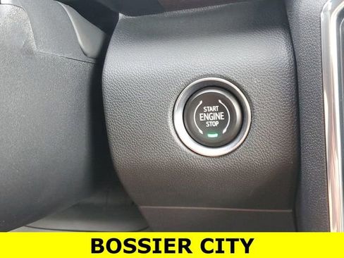 Certified 2025 GMC Acadia Denali w/ Super Cruise Package image 17