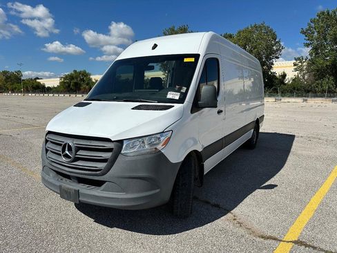 Used 2021 Mercedes-Benz Sprinter 2500 w/ Driver Convenience Package image 4