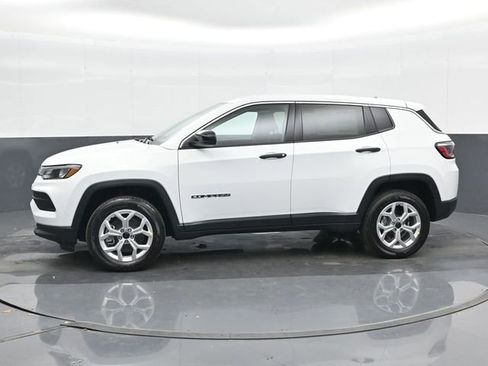 Used 2025 Jeep Compass Sport image 10