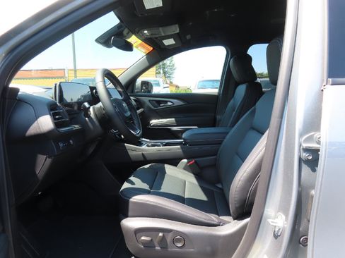 New 2025 Chevrolet Traverse LT w/ LPO, Illumination Package image 15