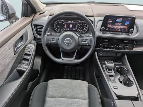 Used 2022 Nissan Rogue SV image 17