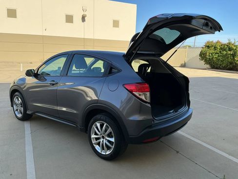 Used 2021 Honda HR-V LX image 12