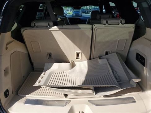 Used 2023 Cadillac Escalade Premium Luxury w/ Performance Package image 24