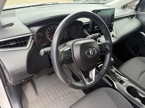 Used 2022 Toyota Corolla Cross LE FWD image 8