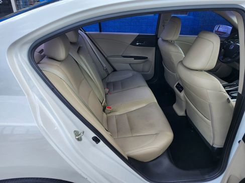 Used 2017 Honda Accord Touring image 19