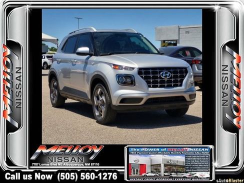 Used 2025 Hyundai Venue SEL FWD image 3