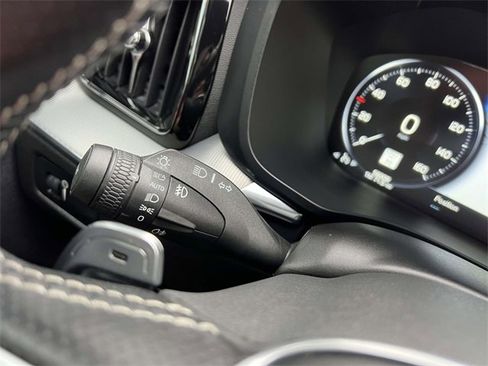 Used 2019 Volvo XC60 T6 R-Design w/ Protection Package image 28