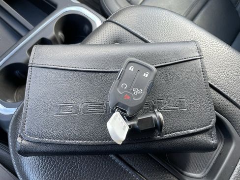 Used 2022 GMC Sierra 2500 Denali image 45