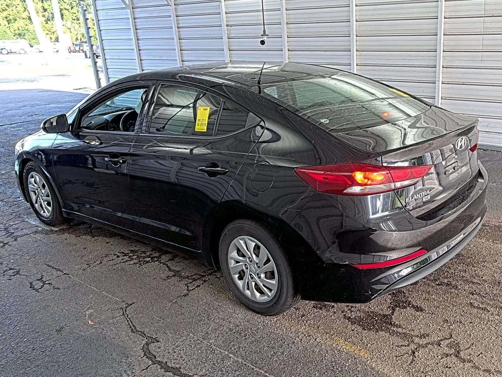 Used 2018 Hyundai Elantra SE FWD image 2