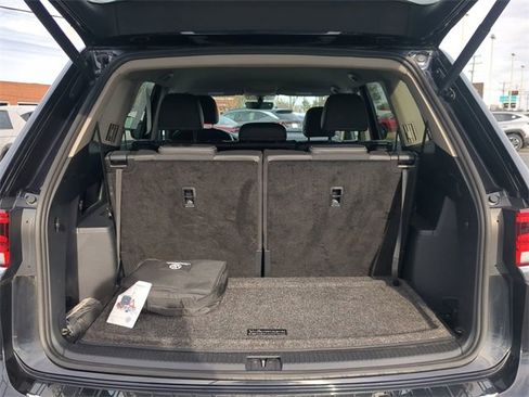 Used 2023 Volkswagen Atlas SE w/ Black Wheel Package image 12