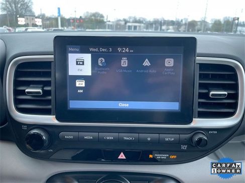 Used 2023 Hyundai Venue SEL image 18