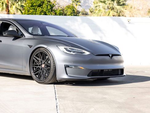 Used 2021 Tesla Model S Plaid image 3