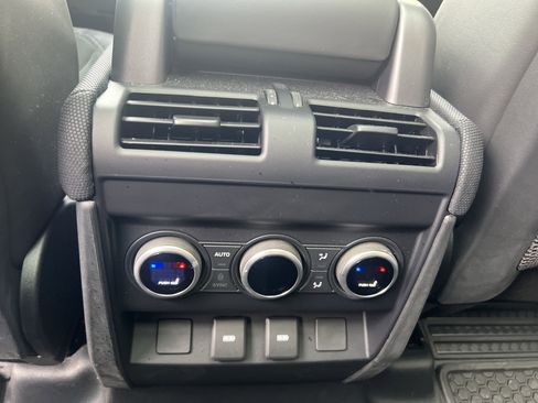 Used 2024 Land Rover Defender 110 V8 image 31