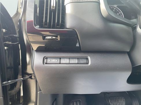 Used 2025 Nissan Pathfinder S FWD image 24