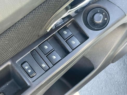 Used 2016 Chevrolet Cruze LT FWD image 17