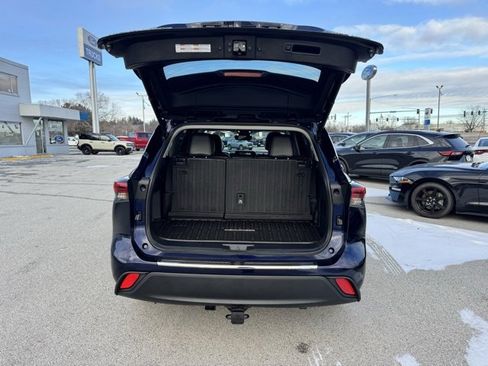 Used 2021 Toyota Highlander XLE image 27