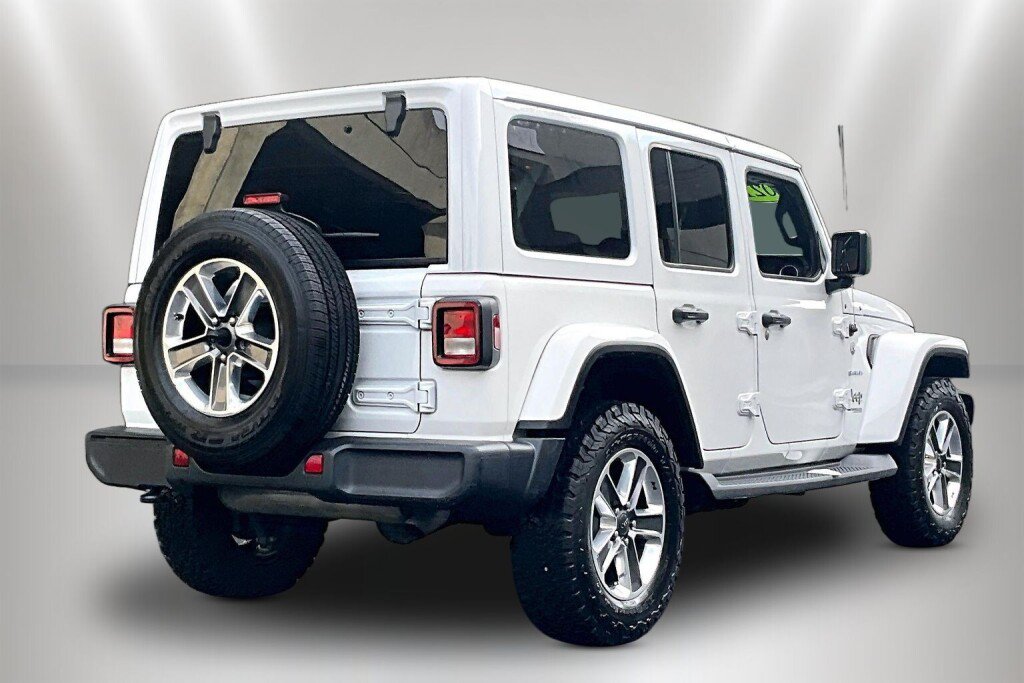 Used 2021 Jeep Wrangler Unlimited Sahara w/ Dual Top Group AWD/4WD image 5