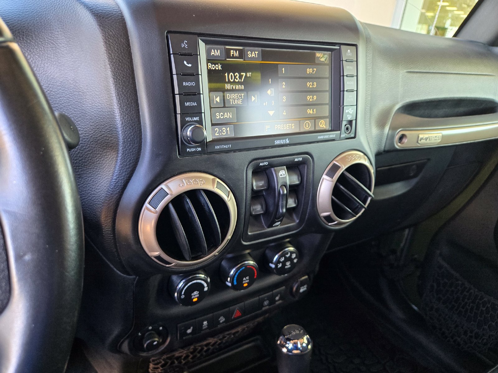 Used 2016 Jeep Wrangler Unlimited Sahara AWD/4WD image 15