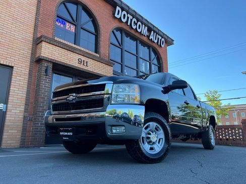 Used 2008 Chevrolet Silverado 2500 LTZ w/ Safety Package AWD/4WD image 3