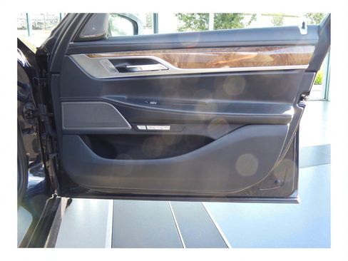 Used 2016 BMW 750i xDrive image 19