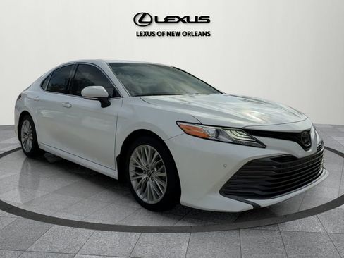 Used 2018 Toyota Camry XLE image 1