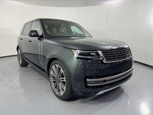 Used 2024 Land Rover Range Rover SE AWD/4WD image 2