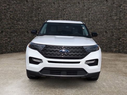 Used 2022 Ford Explorer XLT w/ Equipment Group 202A AWD/4WD image 4