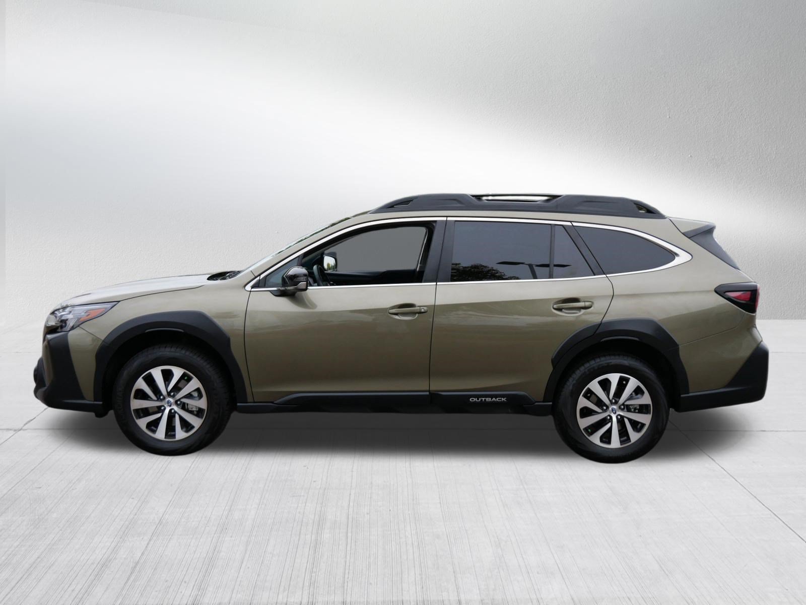 Used 2025 Subaru Outback Premium AWD/4WD image 4