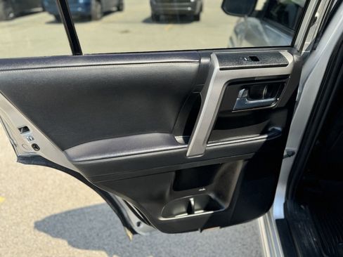 Used 2022 Toyota 4Runner TRD Sport AWD/4WD image 12