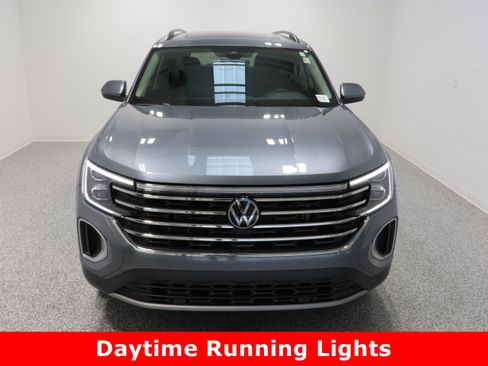 Used 2024 Volkswagen Atlas SE image 3
