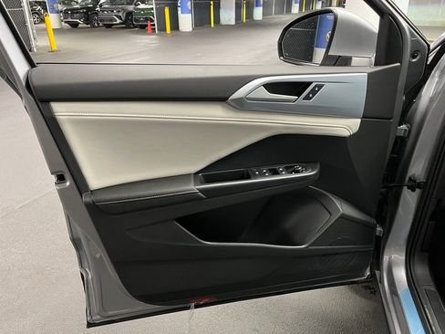 New 2025 Volkswagen Taos SE image 17