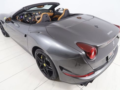 Used 2018 Ferrari California T image 39