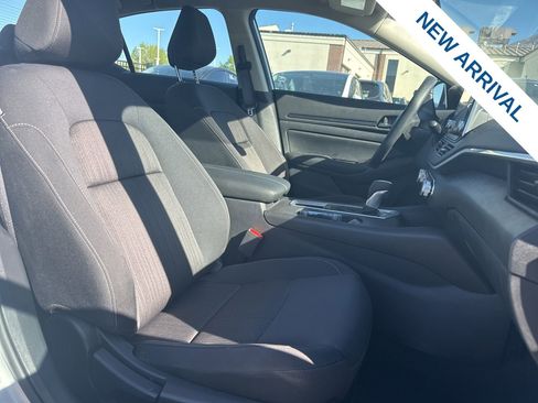 Used 2024 Nissan Altima 2.5 SV FWD image 10