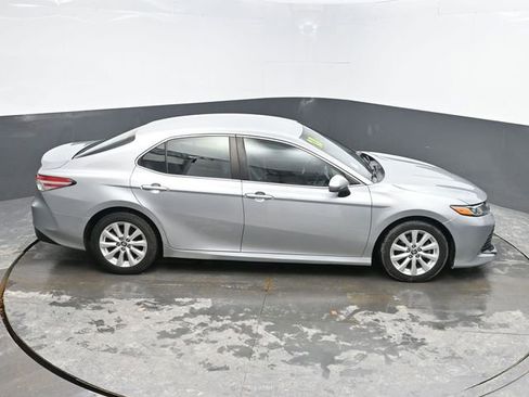 Used 2018 Toyota Camry LE image 25