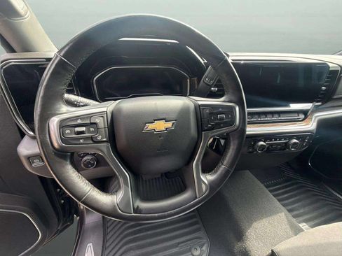 Used 2022 Chevrolet Silverado 1500 LT AWD/4WD image 16