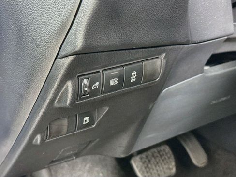 Used 2026 Toyota Corolla Cross AWD Hybrid w/ Moonroof Package image 15