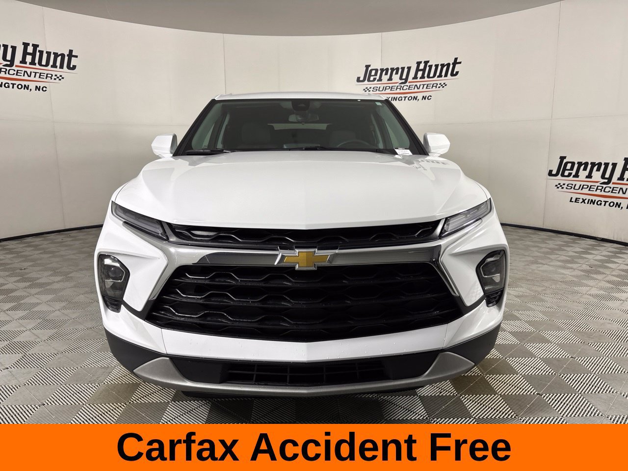 Used 2025 Chevrolet Blazer LT FWD image 3