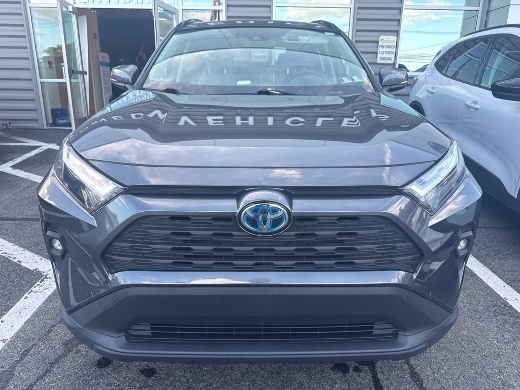 Used 2022 Toyota RAV4 XLE Premium AWD/4WD image 2