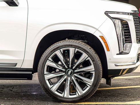 Used 2025 Cadillac Escalade ESV Premium Luxury w/ Touring Package AWD/4WD image 10