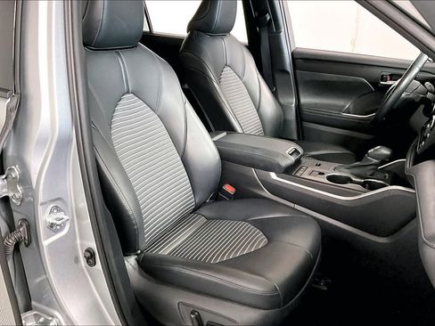 Used 2021 Toyota Highlander XSE image 7