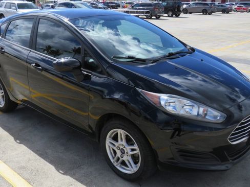 Used 2017 Ford Fiesta SE FWD image 6