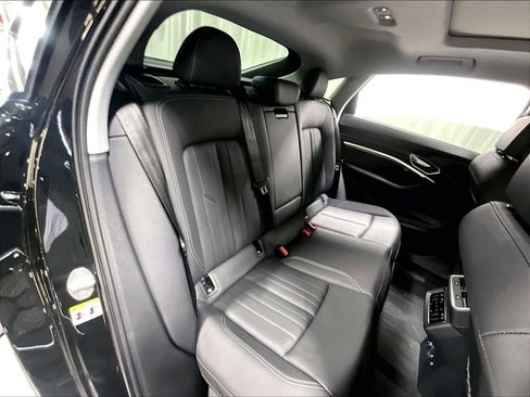 Used 2022 Audi e-tron Premium Plus image 32