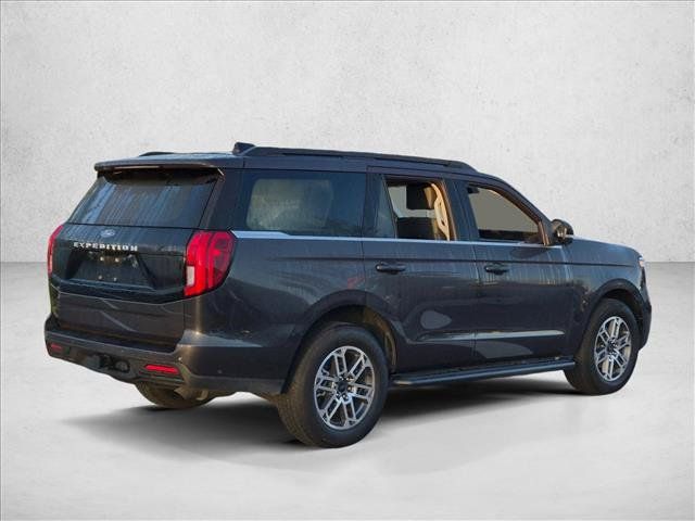 Used 2025 Ford Expedition Active RWD image 5